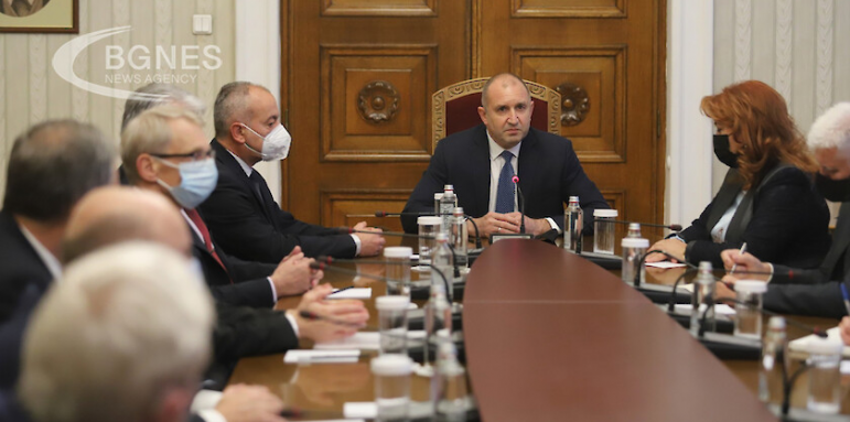 Радев се скара на Кацаров и Денков. Иска безплатни тестове(НА ЖИВО)